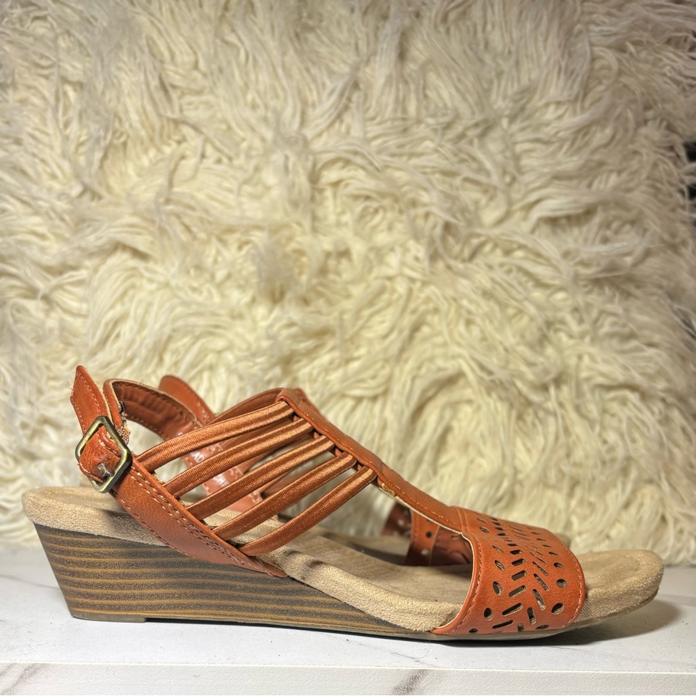 St. John’s Bay - Tan Sandals (5.5)